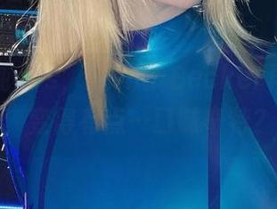 最新清纯cos，Alina Becker再度犀利，变得有点…口味奇特？