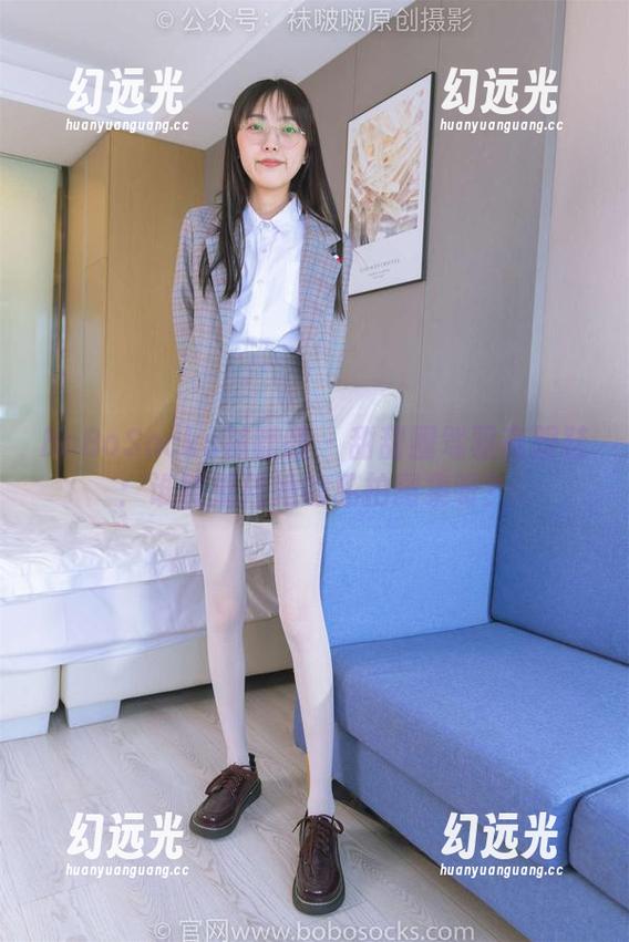 BoBoSocks袜啵啵 - 甜甜圈驾驭高跟鞋：谁能抵挡她的私拍图集呀？