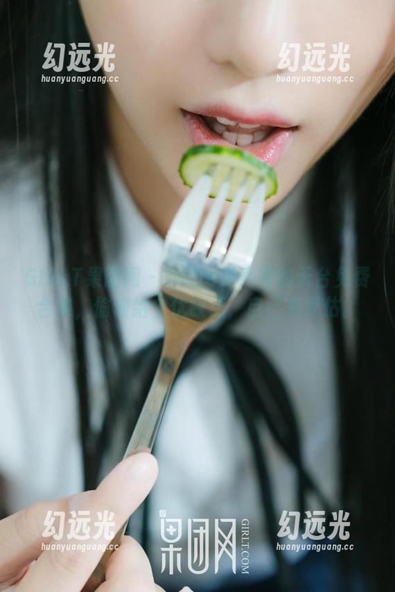 GIRLT果团网 - little贝壳喵的天台免费合集，偷偷给个优缺点，自己来评估。