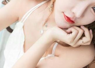 GIRLT果团网 – 酸酱兔的免费短裙套图，突然让我想到了夏天的性感。
