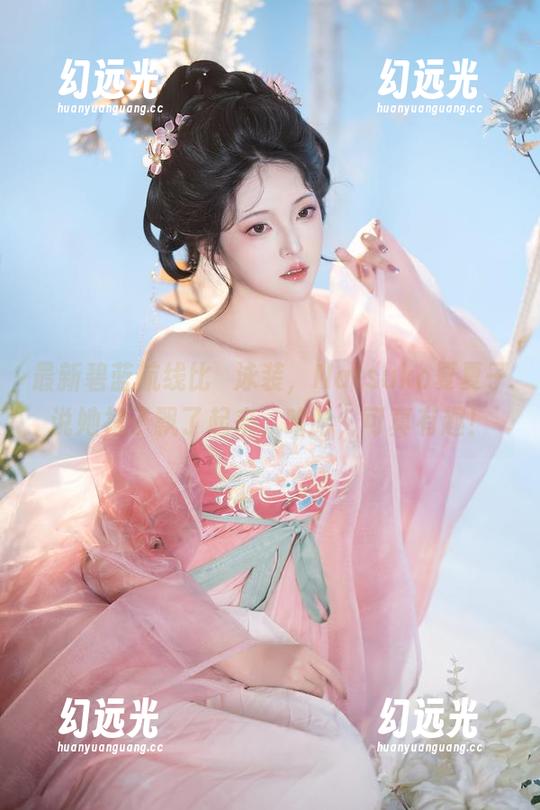 最新碧蓝航线比叡泳装，Natsuko夏夏子说她裙子飘了起来，哈哈，可真有趣！