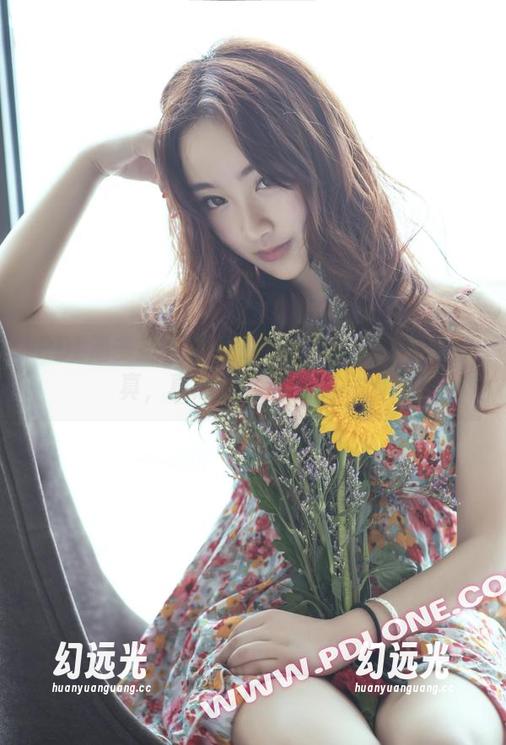 PDL潘多拉 - 抓住Ellie艾栗栗的吊带写真，真想贴在心底搁一搁