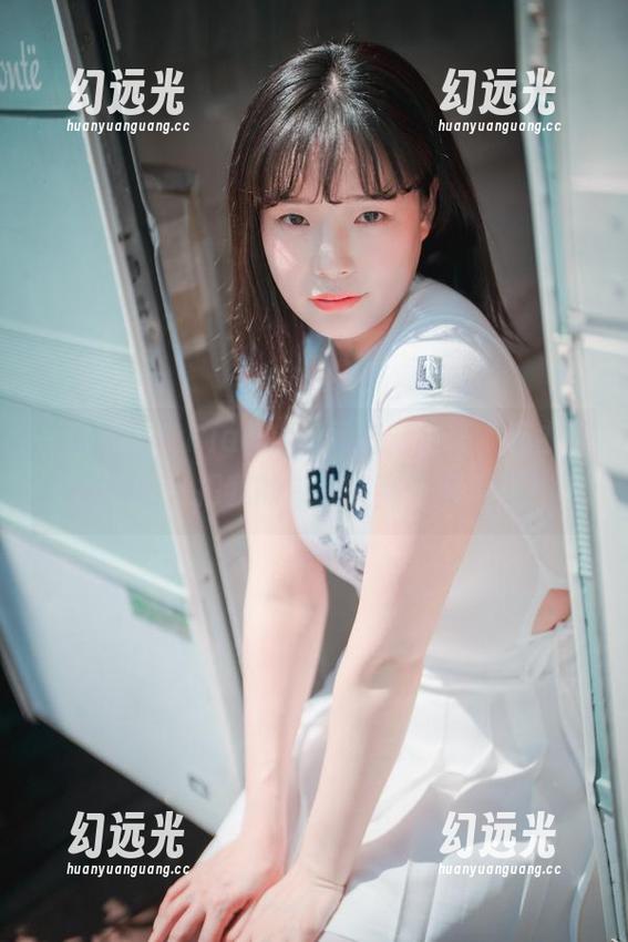 一见倾心！Pia(피아)又出新图集，连衣裙的华丽，把我的审美拉到了新高度！