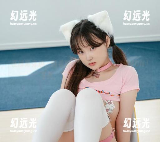 在咖啡旁边，翻看Sia(시아)的[KIMLEMON]写真，下载一张开始一天！