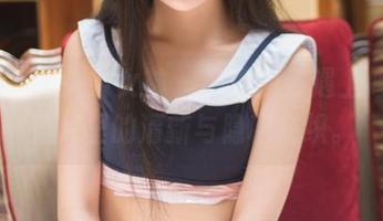 TouTiao头条女神 – 当李丽莎遇上修女，照片里的清新与隐秘交织。