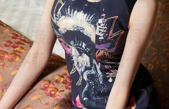 TouTiao头条女神 – 分享时间，这里的图包里藏着李菲儿的紧身秘籍……不太确定。