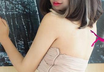 UGirls尤果网 – 选一组图片，就有点小期待了，周妍希的圣诞造型总是让人觉得有趣！