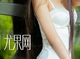 UGirls尤果网 – 夏雨桐的吊带作品集离不开的尴尬时刻更新，扣好安全带哦！