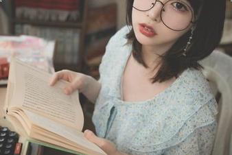 资源观赏，Uhye(이유혜)果然没让我失望，翻开Bimilstory-NO.01CuteMaid，是个惊喜哦