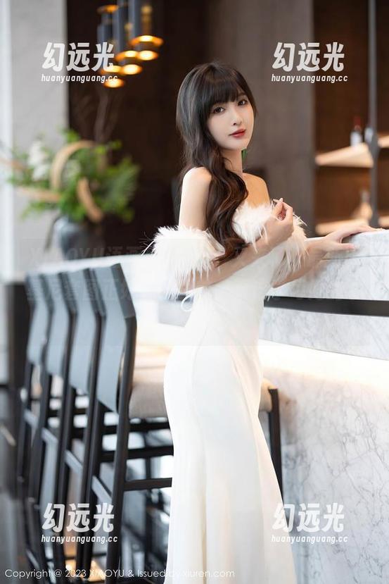 XIAOYU语画界 - 章芃芃又来了，最新比基尼套图正好在我眼前，真该学习她的水准。