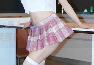 Xiuren秀人网 – 浴室里的会飞的小虎牙，美图和图包的组合，意外的好耶
