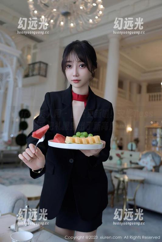 Xiuren秀人网 - 图片更新啦！安妮Tess似乎把礼服穿出了新高度……