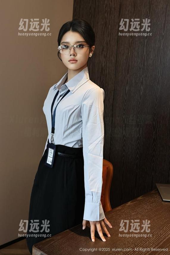 Xiuren秀人网 - 小海臀Rena灰丝图集：福利满满，让你无处可逃的吸引！