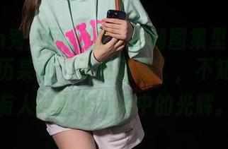 Xiuren秀人网 – 嘘！定制图集里的玥儿玥正在经历某种“天使旅程”，不知道有没有人能理解我眼中的光辉。