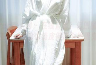 Xiuren秀人网 – 在线直击！但原图里的糯美子，眼镜也俏皮得像个捣蛋鬼。