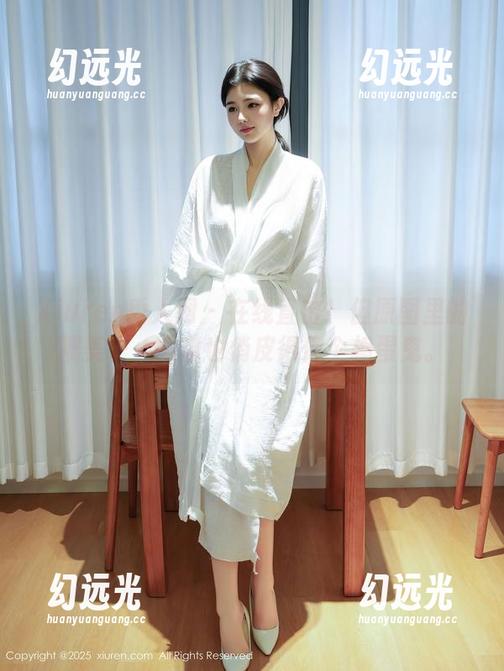 Xiuren秀人网-糯美子 Xiuren秀人网 - 在线直击!但原图里的糯美子,眼镜也俏皮得像个捣蛋鬼。