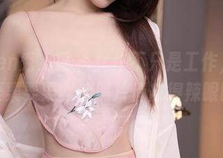 Xiuren秀人网 – 女仆不只是工作，艾栗栗栗栗栗栗吖的照片俏皮得辣眼睛！