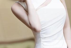 Xiuren秀人网 – 和赵惟依coco一起去泳池，结果她的写真大片让我脸红，快看图片吧！