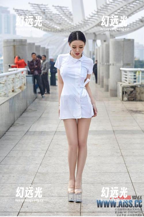 aiss - 你看索菲的泳衣了吗？现在和我一起免费下载吧。