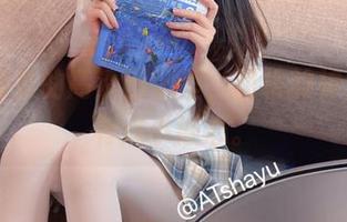在at鲨鱼的高清图册里，胡桃的神情让我有点小倾心。