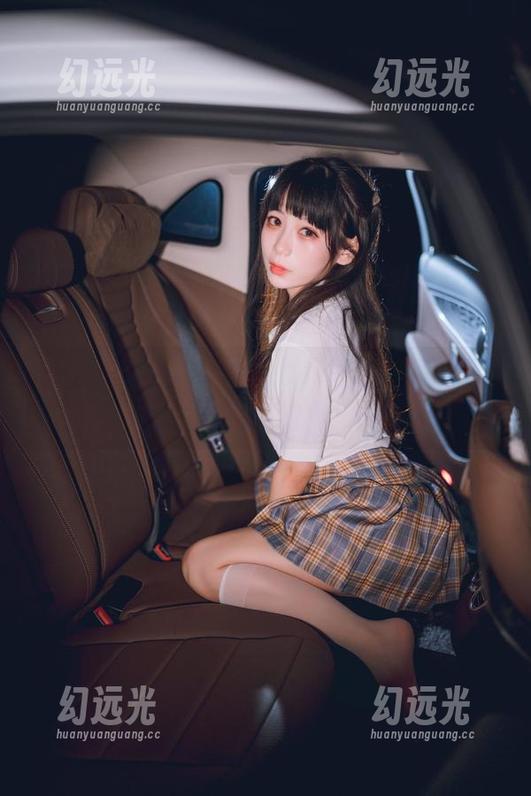 usejan蓝蓝的最新女孩作品集，简直是看得我眼花缭乱！