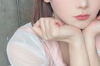 铺开けん研(けんけん)的镂空全套，好奇心满满的图包在召唤！