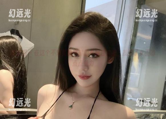 微密圈 - 在这个不爱笑的赛琳的私房合集里，找到了女王的点点魅力