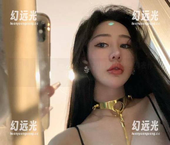微密圈 - 想要福利？不爱笑的赛琳的红色内衣作品可不止一层含义