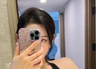 微密圈 – 黑色合集，不爱笑的赛琳的优雅与松弛之间的调调？