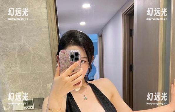 微密圈 - 黑色合集，不爱笑的赛琳的优雅与松弛之间的调调？