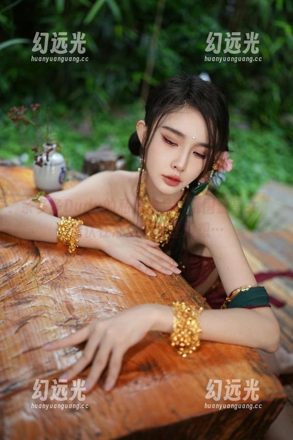 余多多Dudu的私房作品，氛围紫皇女，潜伏在心底的那丝遐想…