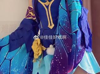 佳佳好难啊的纯白在图库里闪得跟巨星一样，谁能抵挡得了这气场？