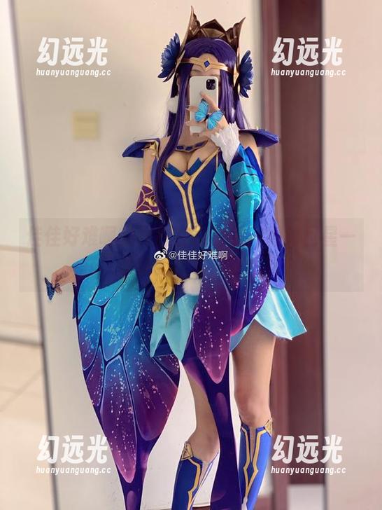 佳佳好难啊的纯白在图库里闪得跟巨星一样，谁能抵挡得了这气场？