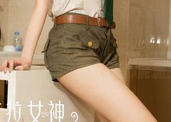 克拉女神 – 看杨暖如何把女仆主题演绎成职业妆容指南：连洗碗都能派头！