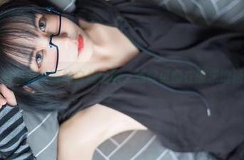 谁能拒绝兔玩映画的白丝恋歌，连壁纸都在请求增值服务。