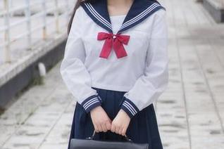 瞧瞧，兔玩映画精选图集里的制服美丽腿部状况