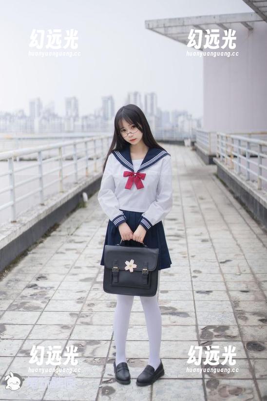 瞧瞧，兔玩映画精选图集里的制服美丽腿部状况