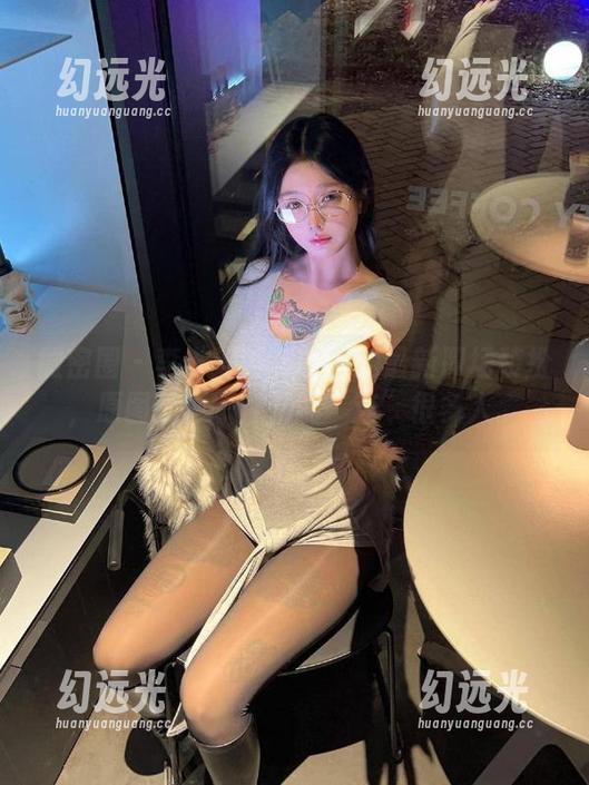 微密圈 - 李卡通百科老王的最新职场装扮，原图随便一件都能“迷”很多人。