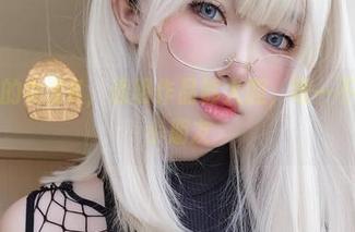 套图中的女主K，透明作品够大胆，嗯…不太适宜小朋友