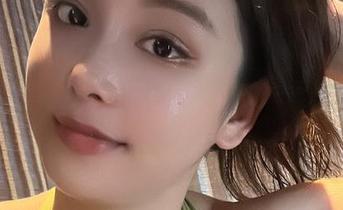 微密圈 – 奶雯泳装合集：网盘里探险，带上你的好奇心!