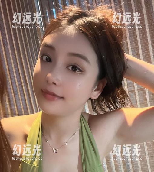 微密圈 - 奶雯泳装合集：网盘里探险，带上你的好奇心!