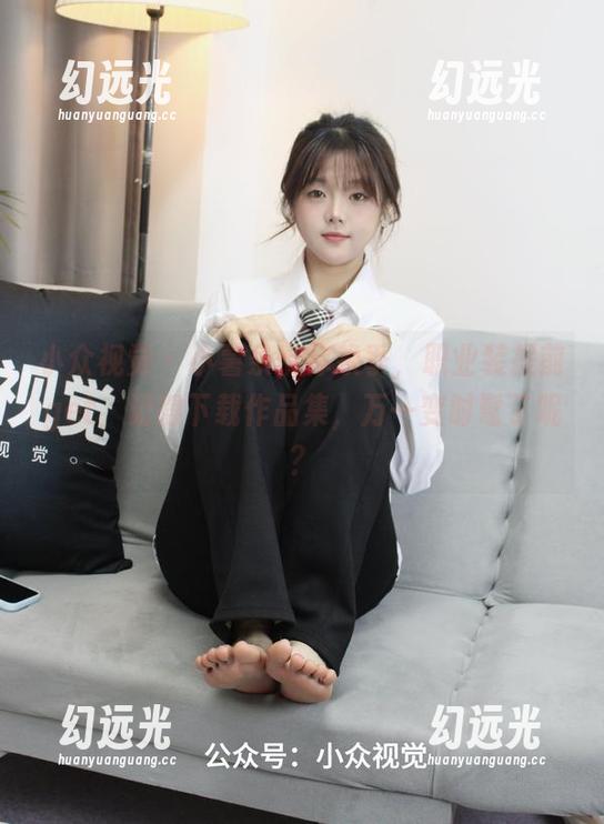 小众视觉 - 小薯条带你换季，职业装提前get，记得下载作品集，万一变时髦了呢？