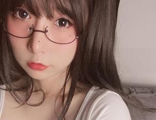 cs小泉学姐吖的灰丝大片：好想借“灰丝”的力量！