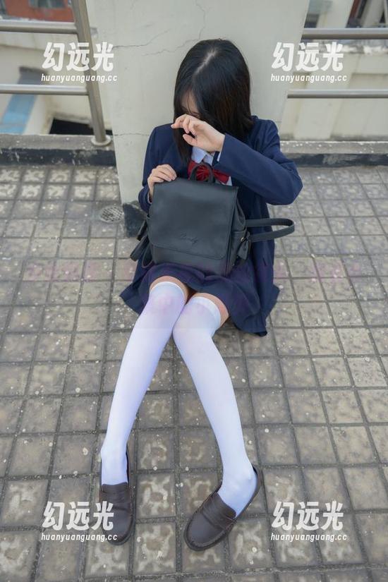 少女秩序 - 专属乐栀的黑丝镜头，观看合集中的小意外