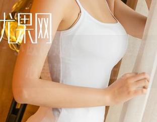 尤果网 – 小欧的泳池美图，更新又迷离，心思泡在水面上。