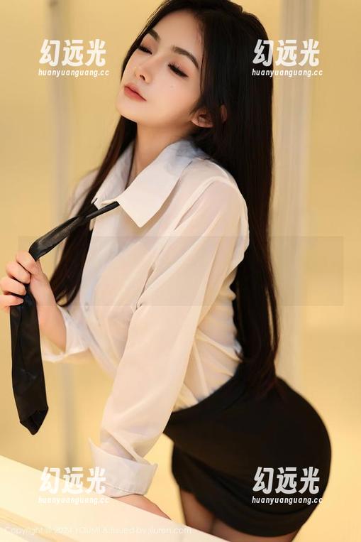 尤蜜荟 - 玥儿玥er最新分享：海边那一抹荧光绿……哇，我的眼睛是画了妆吗？！