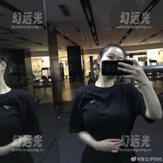 左公子666 微密圈 - 原图分享:左公子666又给我们带来了这位“雪白女人”——难道肤色有玄机?