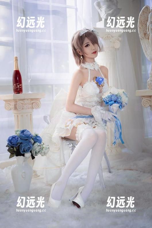 白衬衫写真：弥音音ww的清新脱俗，能把咖啡洒得更好看吗？