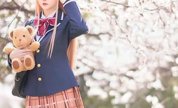 更新啦！星之迟迟拿着棉袜向我们宣战，漂亮的袜子诠释了‘我通过袜子认识你’的人生哲学。