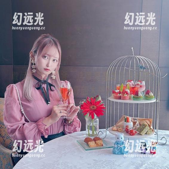 敢问月城委员会，这可爱是怎么练成的？私拍界的大神？